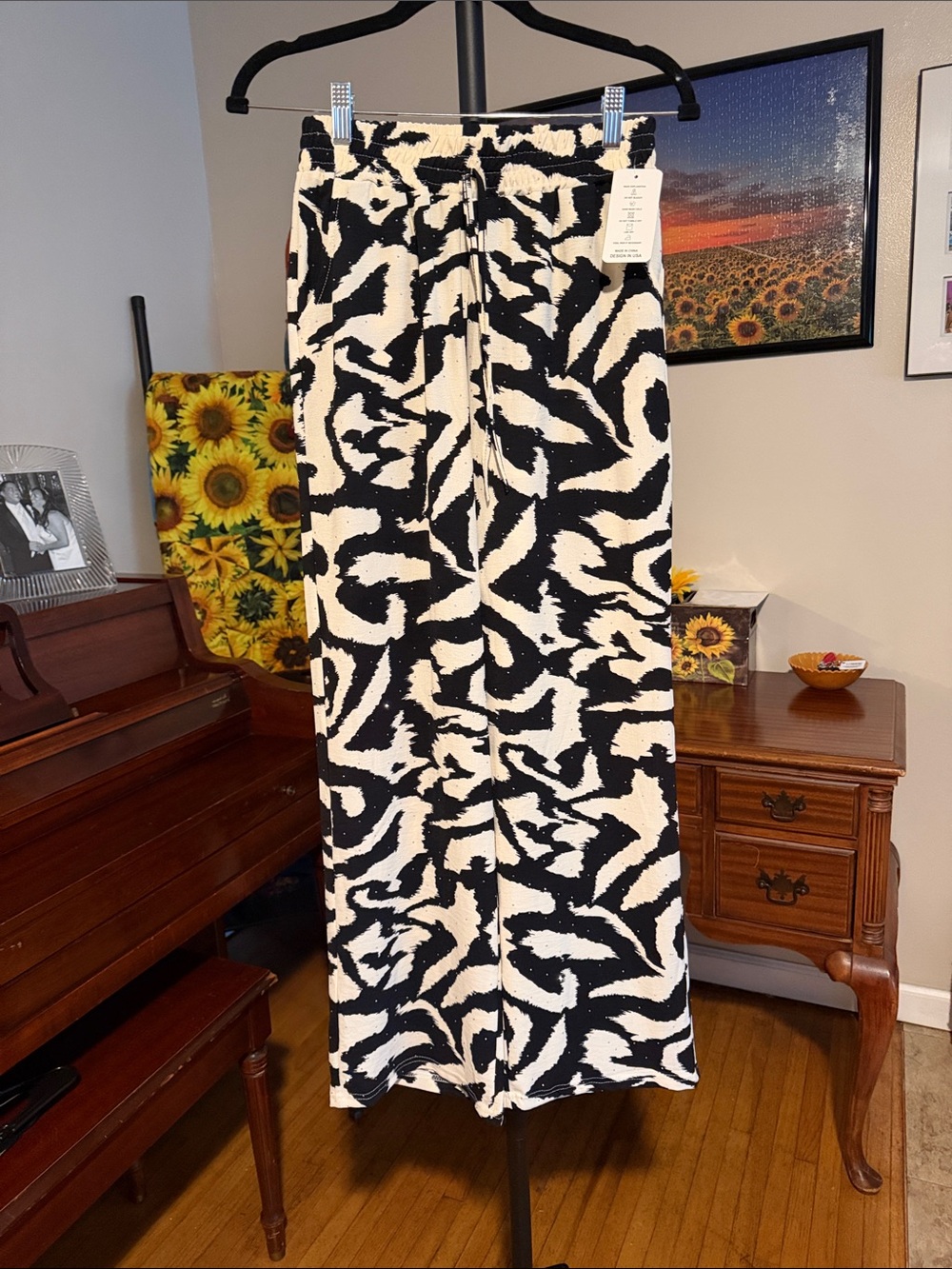 Black and White Sparkly Abstract Straight-Leg Pants